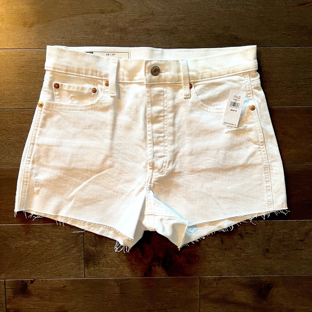 Super cute GAP 3” ‘Cheeky High Rise’ White Jean Shorts